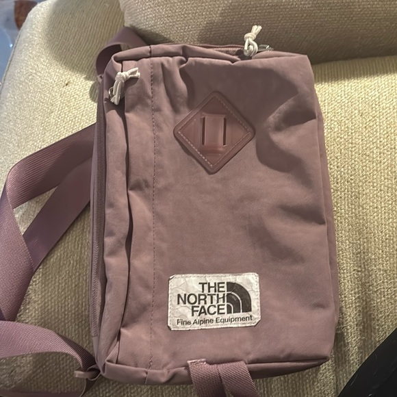 The North Face Berkeley Crossbody Bag Fawn Colored - Picture 1 of 7